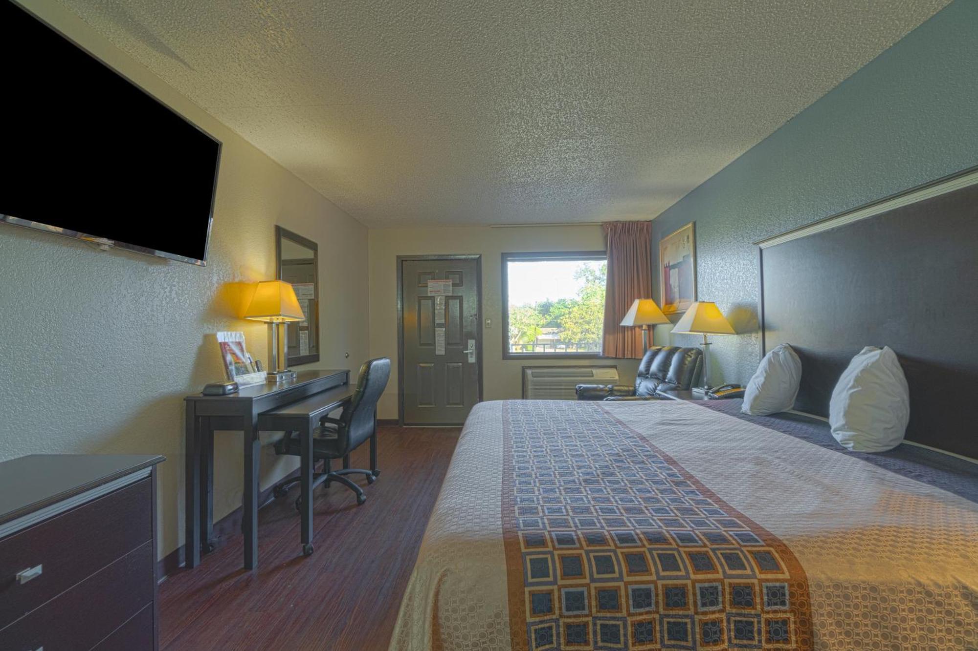 Regency Inn & Suites By Oyo Bay City Tx Buitenkant foto
