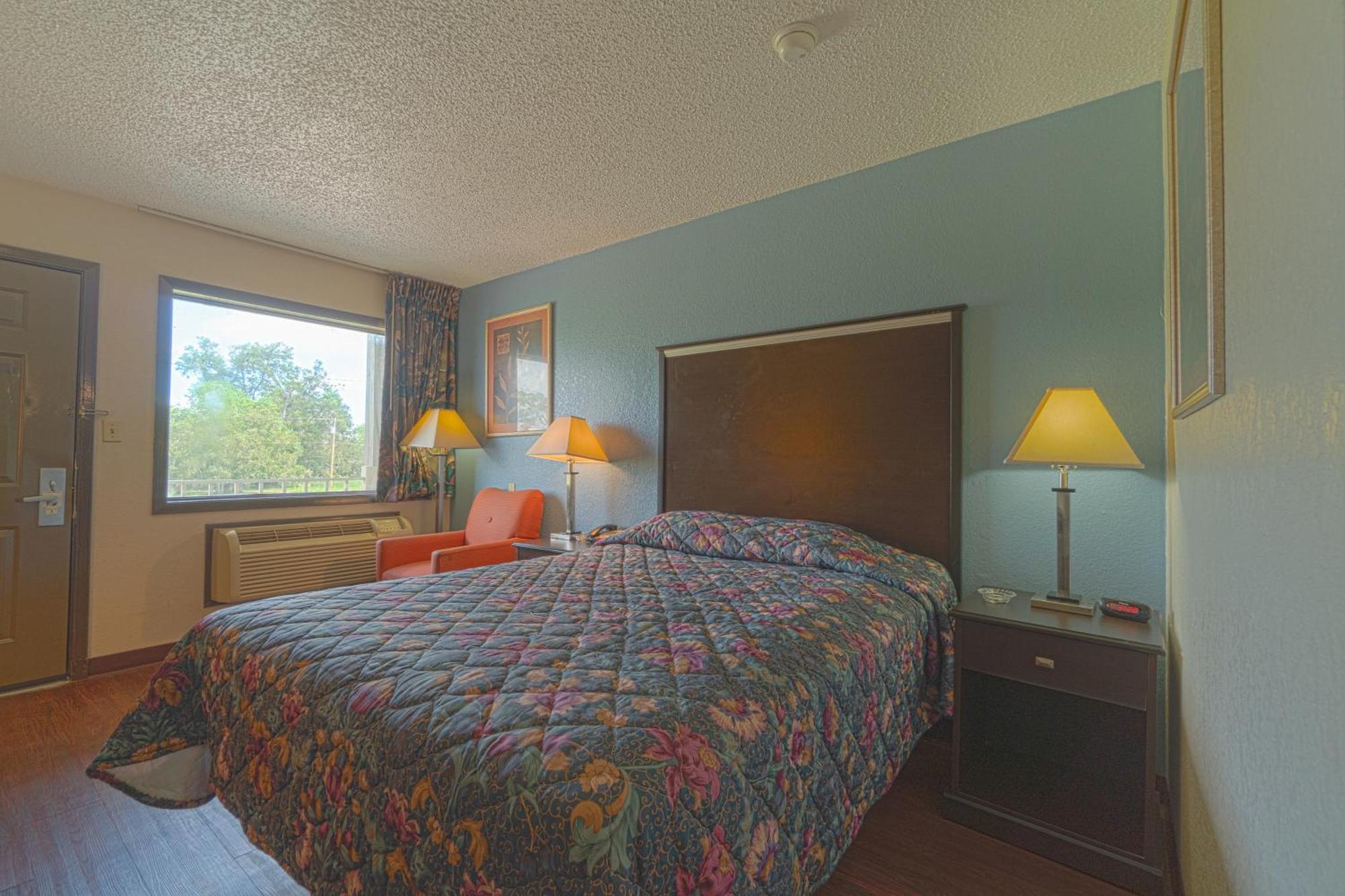 Regency Inn & Suites By Oyo Bay City Tx Buitenkant foto