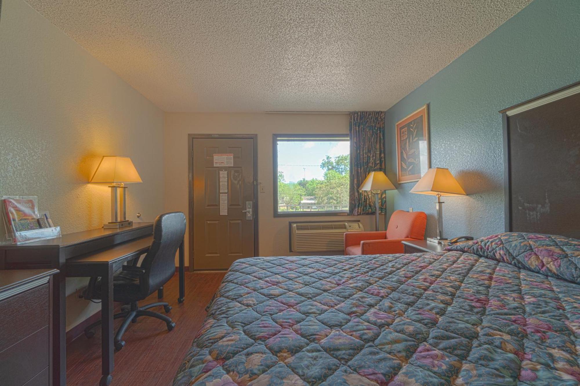 Regency Inn & Suites By Oyo Bay City Tx Buitenkant foto