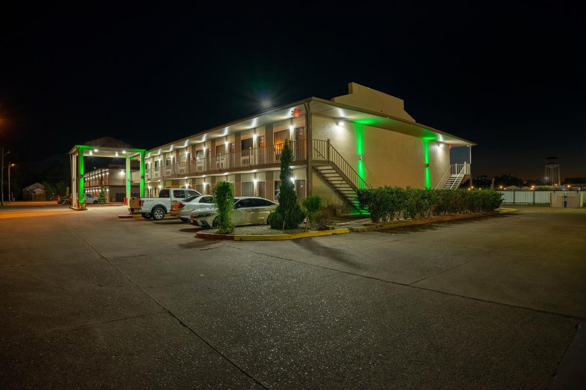 Regency Inn & Suites By Oyo Bay City Tx Buitenkant foto