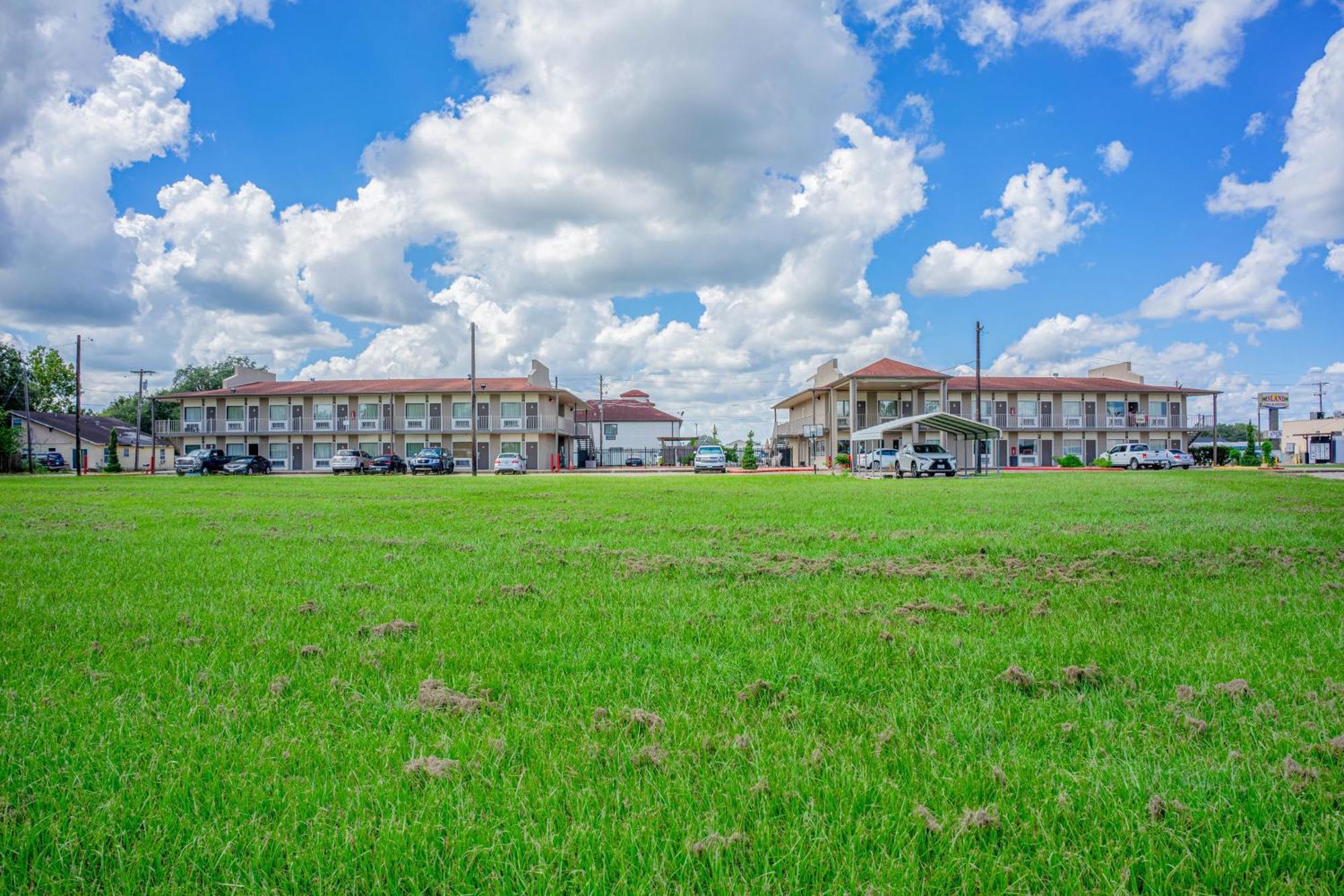 Regency Inn & Suites By Oyo Bay City Tx Buitenkant foto